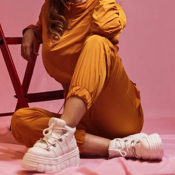 𝙇𝙖𝙨𝙩 𝙎𝙞𝙯 5.5 🖤Moon Walk Lace-Up Platform - Picture 7 of 9